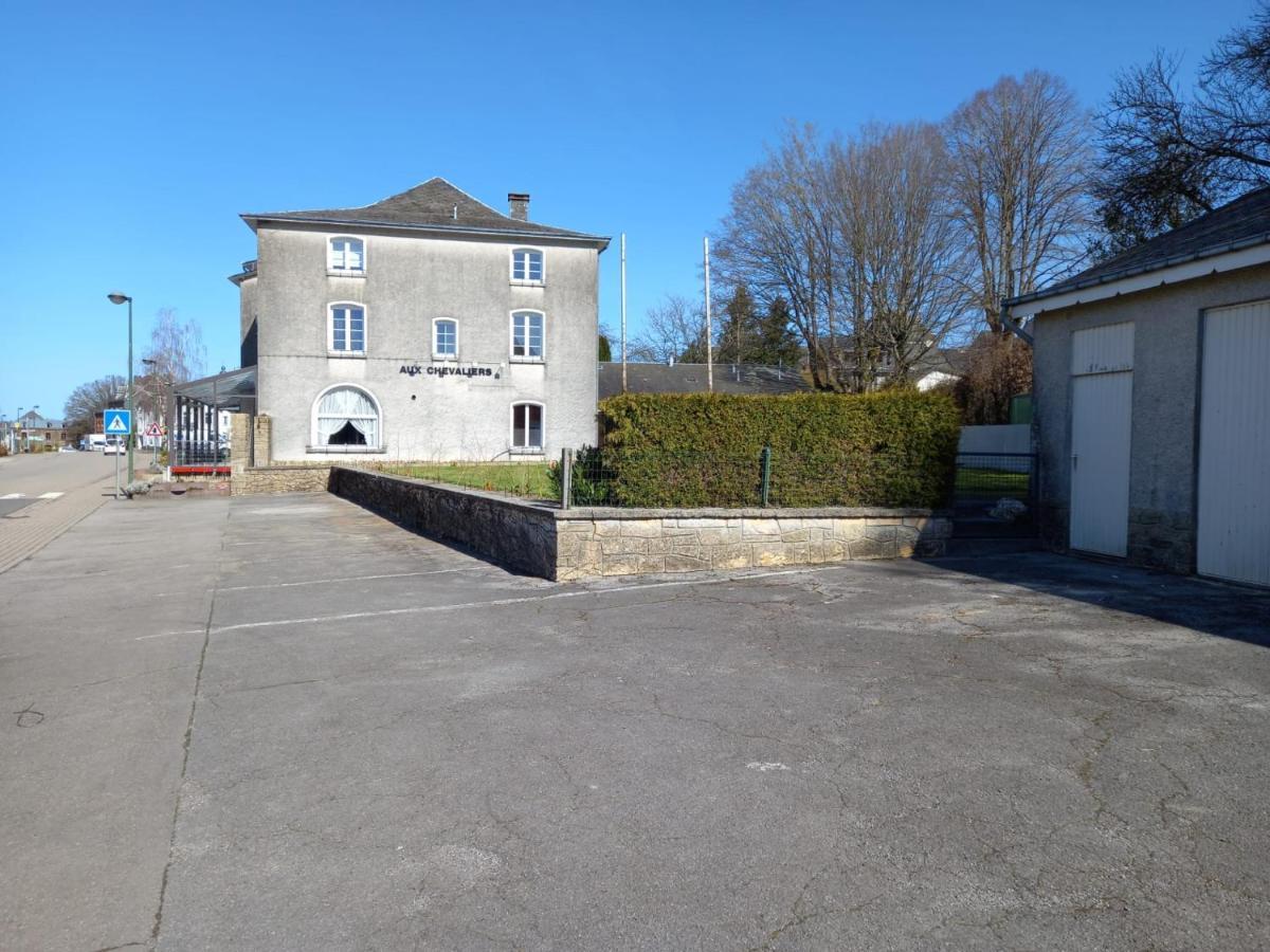Petite Chatelaine Batiment Les Chevaliers Herbeumont Exterior photo